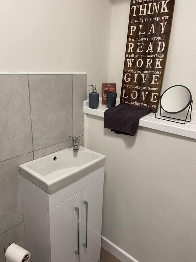 Town House In Ideal Location Central אניסקילן מראה חיצוני תמונה